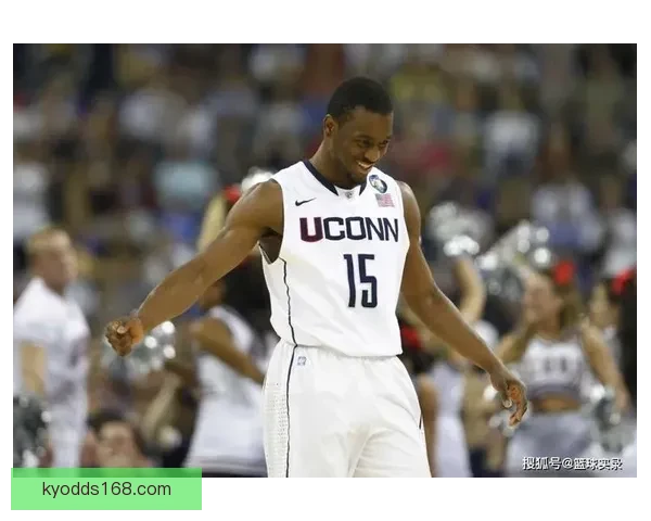 克努佩尔创历史超肯巴沃克成黄蜂单赛季三分王